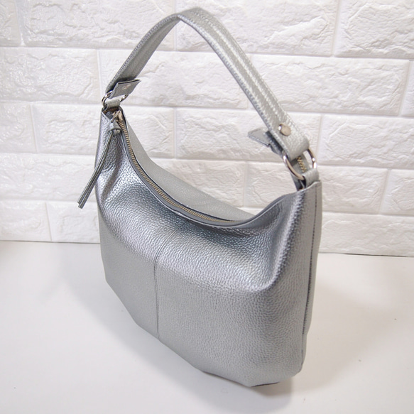 ★ハンドメイド★日本製★ソフト・本革★２ＷＡＹショルダーバッグ★シルバー色★コロンとしたスタイル★超軽量★ 7枚目の画像