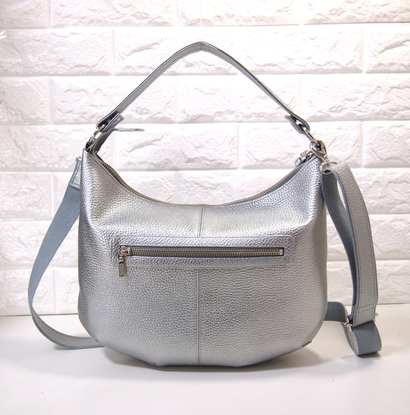 ★ハンドメイド★日本製★ソフト・本革★２ＷＡＹショルダーバッグ★シルバー色★コロンとしたスタイル★超軽量★ 6枚目の画像
