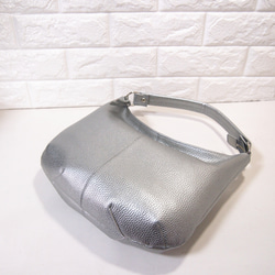 ★ハンドメイド★日本製★ソフト・本革★２ＷＡＹショルダーバッグ★シルバー色★コロンとしたスタイル★超軽量★ 4枚目の画像