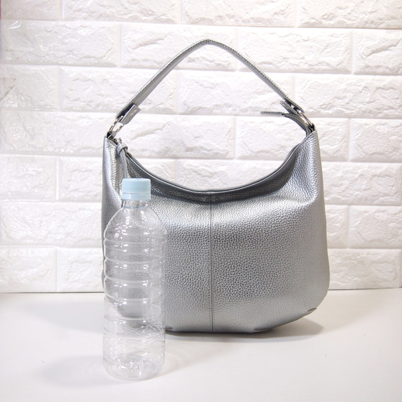 ★ハンドメイド★日本製★ソフト・本革★２ＷＡＹショルダーバッグ★シルバー色★コロンとしたスタイル★超軽量★ 9枚目の画像