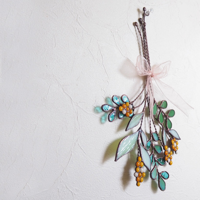 ステンドグラスのミモザのスワッグ