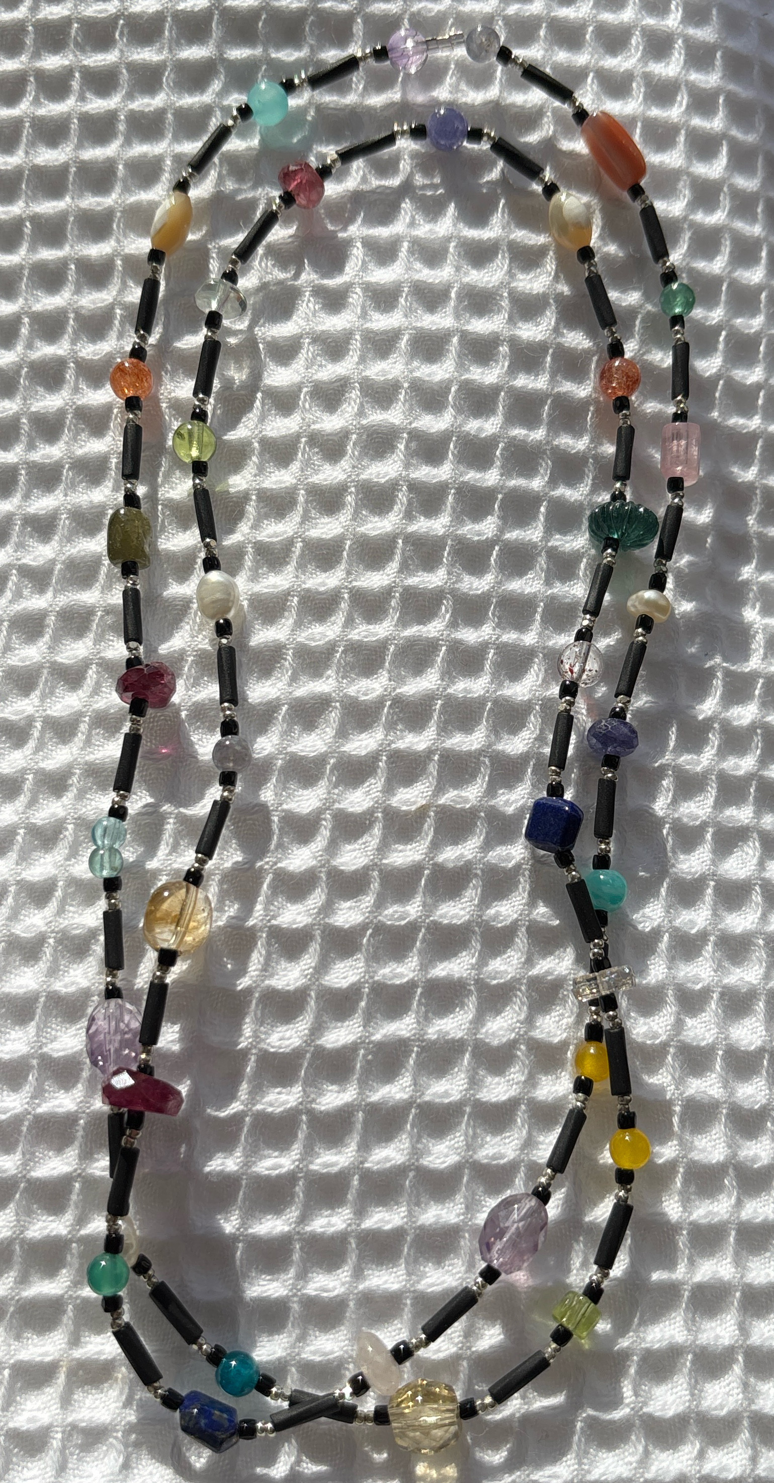 カラフル天然石とビーズのネックレス