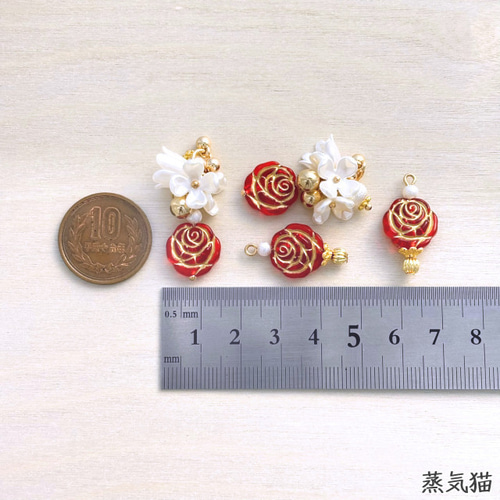 フラワータッセル アンティークローズ薔薇チャーム レッド4個【a5015