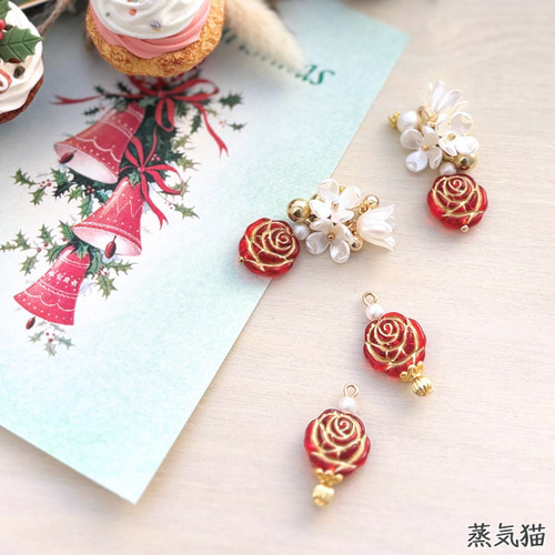 薔薇のマスクチャームタッセル２個セット⭐️⭐️ハンドメイド フラワータッセル アンティークローズ薔薇チャーム レッド4個【a5015
