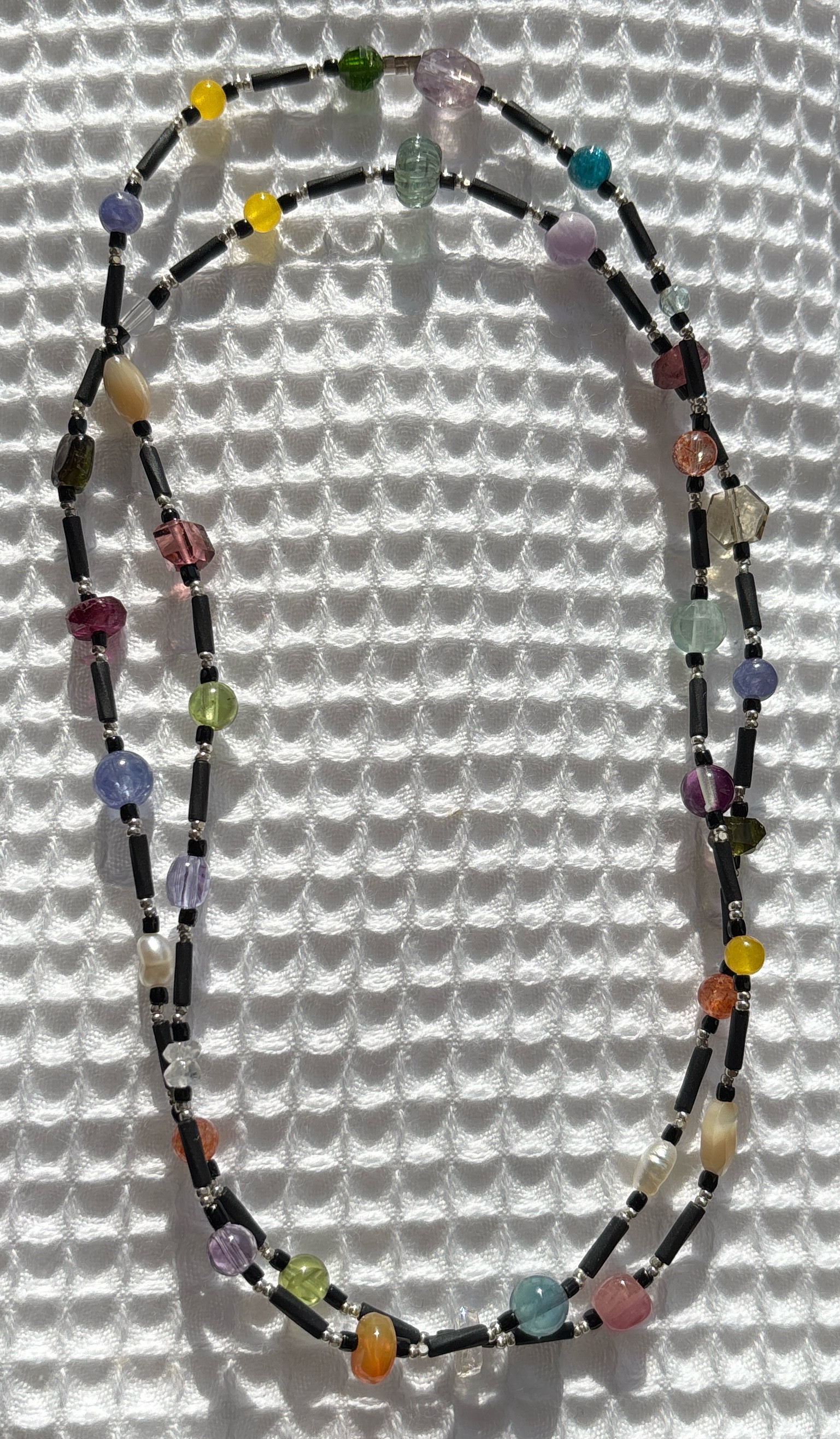 カラフル天然石とビーズのネックレス