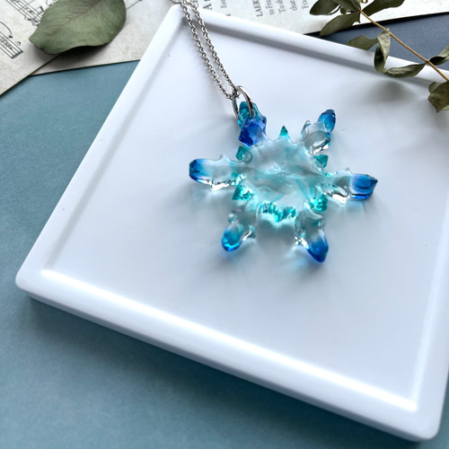 氷翠の雪華（ひょうすいのせっか） ネックレス 雪の結晶 雪化粧