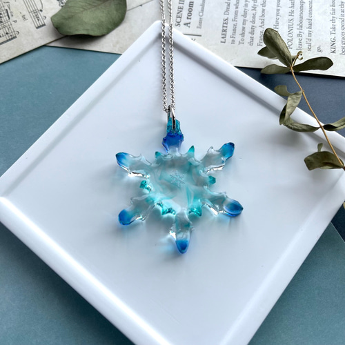 氷翠の雪華（ひょうすいのせっか） ネックレス 雪の結晶 雪化粧