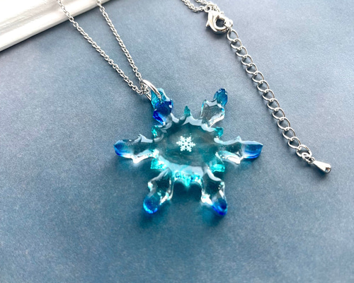氷翠の雪華（ひょうすいのせっか） ネックレス 雪の結晶 雪化粧