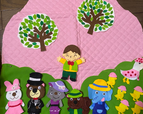 エプロンシアター　セット エプロンシアターすてきなぼうしやさん おもちゃ・人形 ショコラ 通販