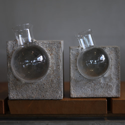 「水たまS」花束に自然な横の動きを生み出す花瓶 1枚目の画像