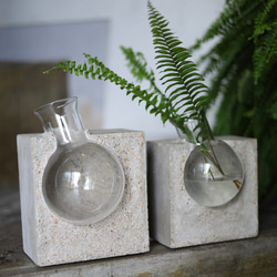 「水たまS」花束に自然な横の動きを生み出す花瓶 4枚目の画像