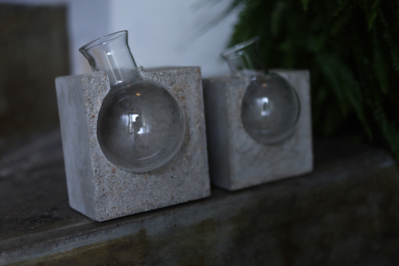 「水たまS」花束に自然な横の動きを生み出す花瓶 3枚目の画像