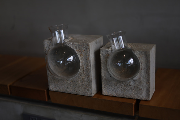 「水たまS」花束に自然な横の動きを生み出す花瓶 2枚目の画像