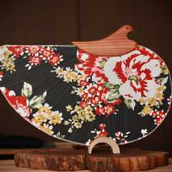 中国?台湾?の工芸品です@ 着物美人画・花鳥図の印刷団扇3点 中国?台湾?の工芸品です@ 着物美人画・花鳥図の印刷団扇3点 工芸品
