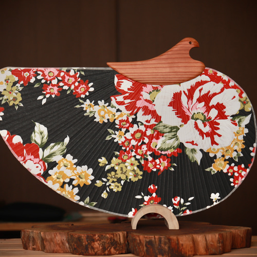台湾/台湾花布紙】江戸仕立て都団扇千鳥型(千鳥うちわ)伝統工芸品 誕生