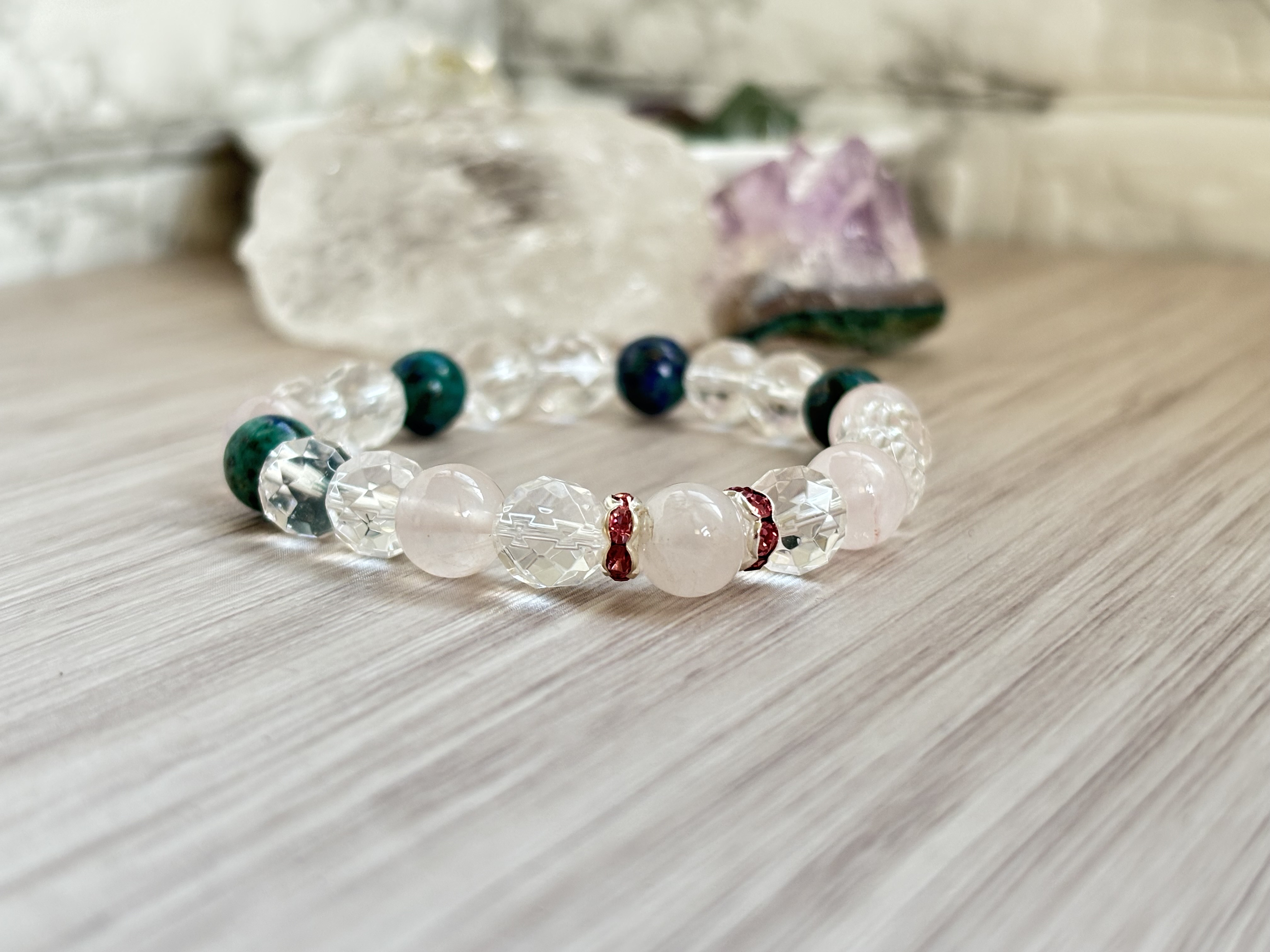 ⭐︎手元で感じる、愛と癒しのひととき⭐︎ ローズクォーツ・クリソコーラ・カット水晶　天然石ブレスレット
