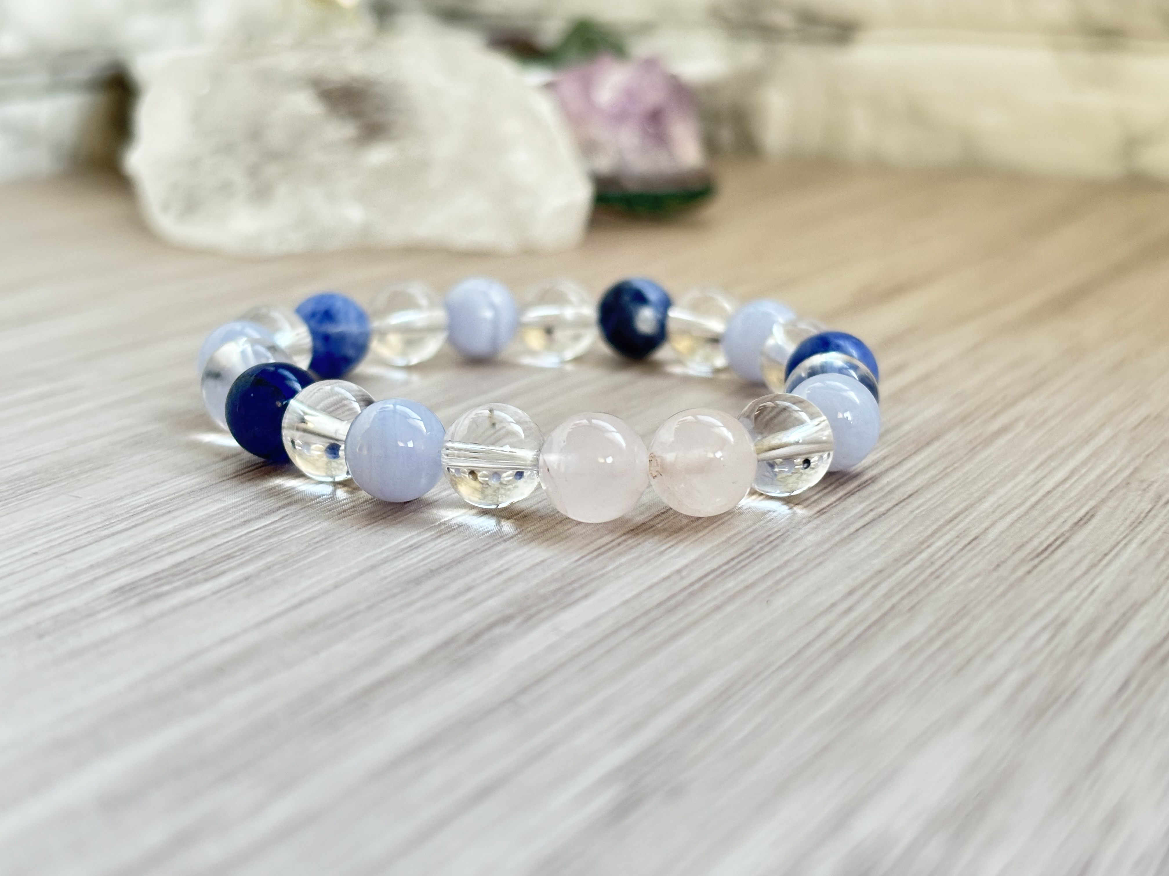 ⭐︎光と愛で、心がふわっと満たされる⭐︎ ブルーレース・ローズクォーツ・ソーダライト・水晶 天然石ブレスレット