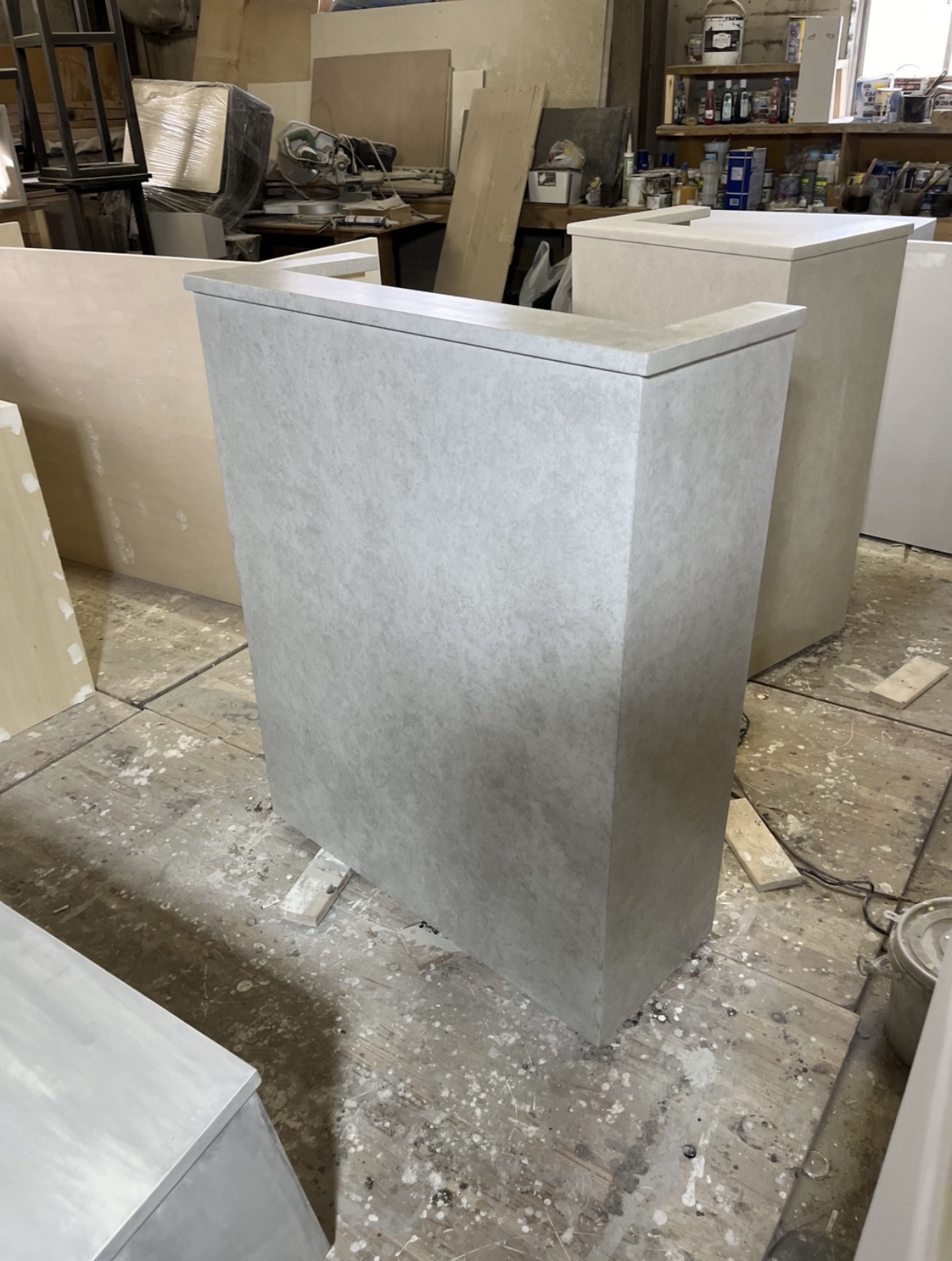 【コの字】石っぽいカウンター　受付　幅90×高さ100×奥行き50cm