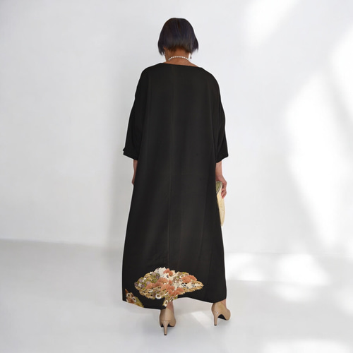 XL,黒留袖リメイクドレス – 日本伝統柄の豪華な一点物（正絹