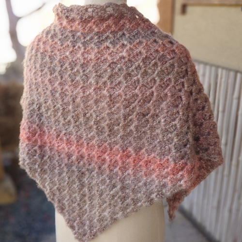 三角ショール/手編み/やわらかふんわり/立体編み/レンガ色/万能カラー