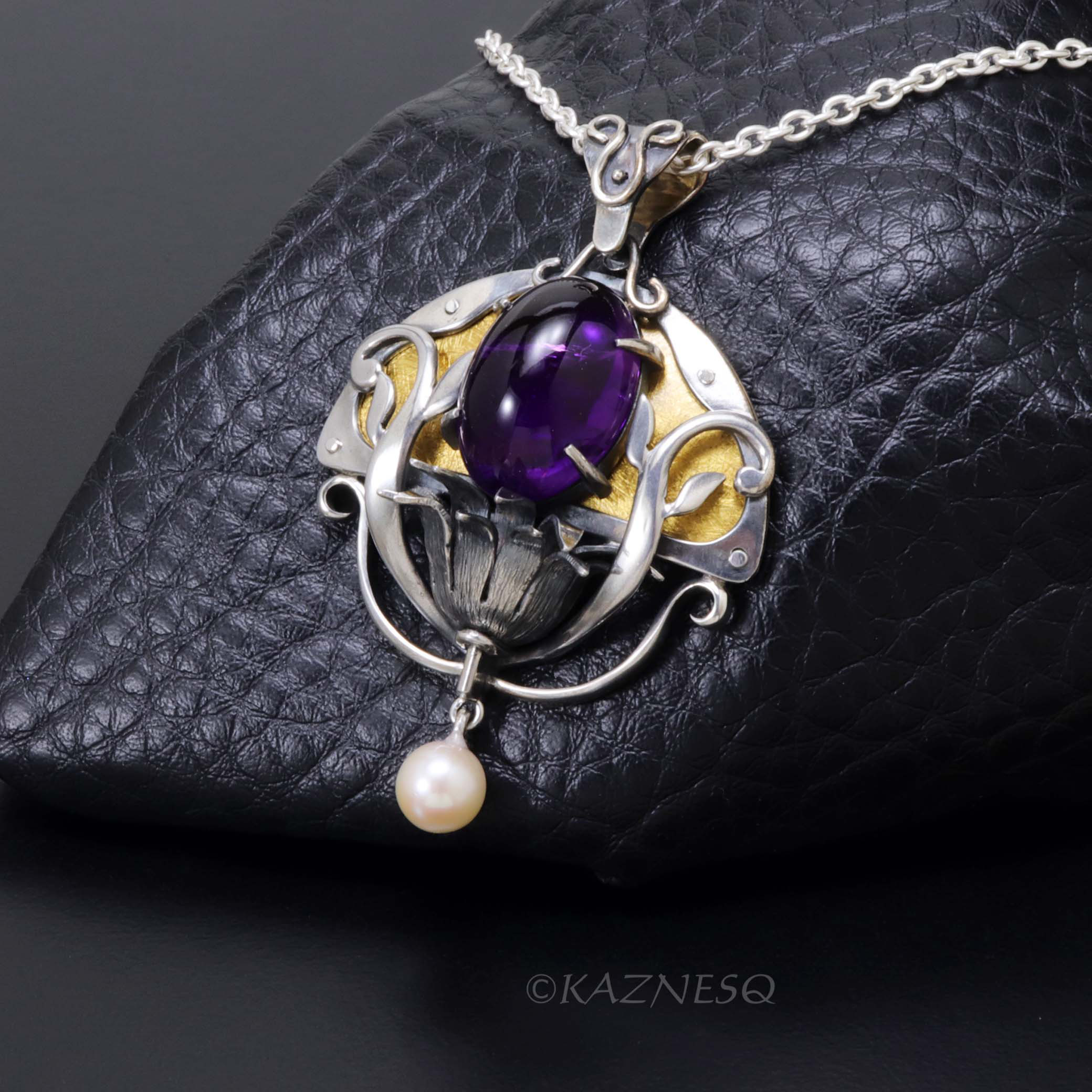 アールヌーボー風デザインのアメジストを使ったシルバーと純金のペンダントネックレス