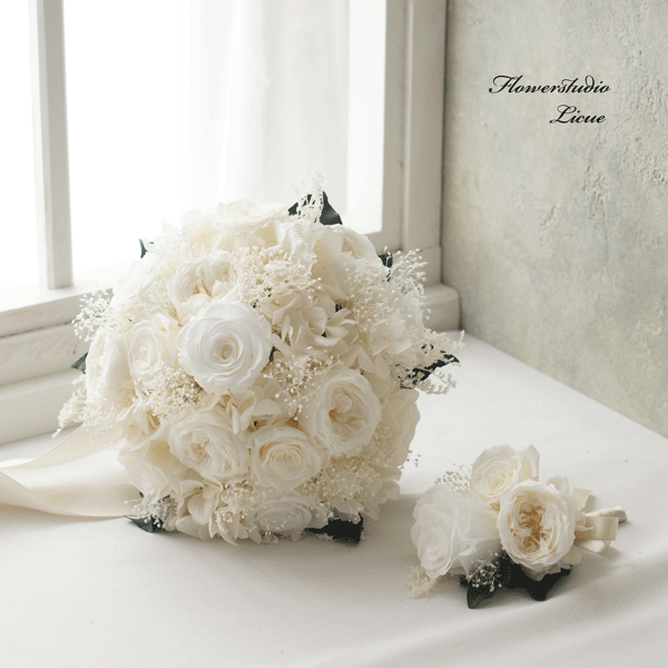 純白のウィディングブーケ・ラウンドブーケ・ブートニア付き♡全てプリザーブドフラワーを使用。お色のご相談承ります♪