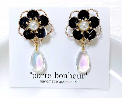 NEW!再販オーロラフラワーとディップアートドロップピアス／イヤリング 30]梅の花(黒)オーロラ雫2wayピアス/イヤリング 和 ブラック 可愛い