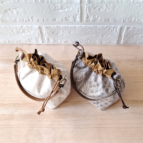 アランニット風ミニ巾着袋 フェイクレザー取っ手付き ワックス