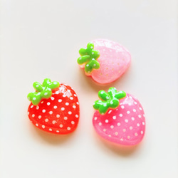 20×16mm　イチゴのデコパーツ　３色×１０　３０個　P979 4枚目の画像