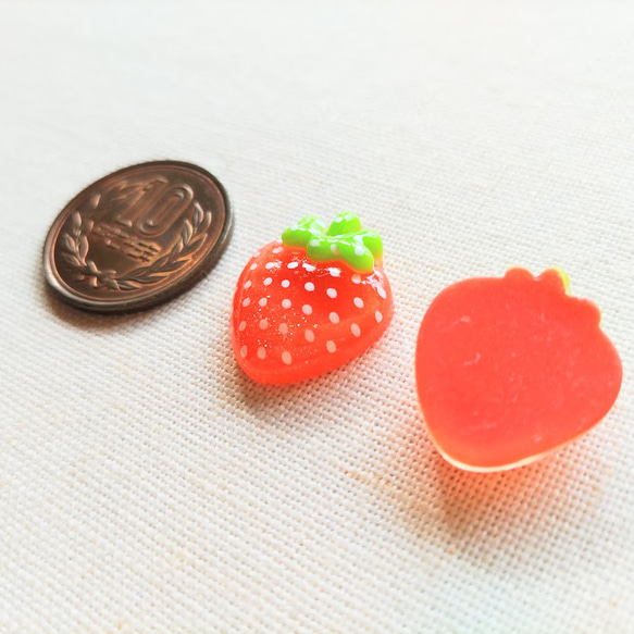 20×16mm　イチゴのデコパーツ　３色×１０　３０個　P979 10枚目の画像