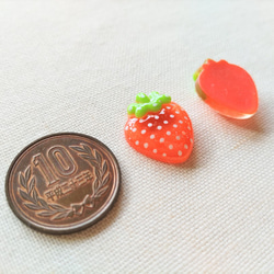 20×16mm　イチゴのデコパーツ　３色×１０　３０個　P979 9枚目の画像