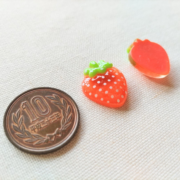 20×16mm　イチゴのデコパーツ　３色×１０　３０個　P979 9枚目の画像