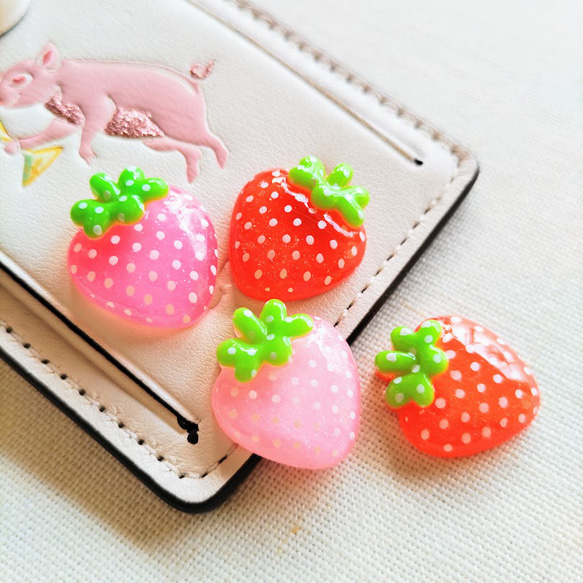20×16mm　イチゴのデコパーツ　３色×１０　３０個　P979 5枚目の画像