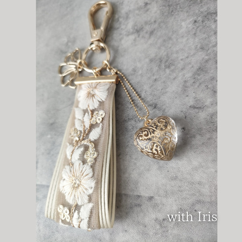 再再再再…販♡インド刺繍リボン キーチャーム バッグチャーム ベージュ