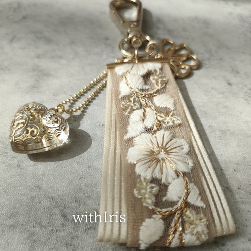 再再再再…販♡インド刺繍リボン キーチャーム バッグチャーム ベージュ