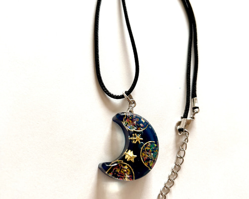 ハンドメイドレジン ネックレス 月 キラキラ ネックレス