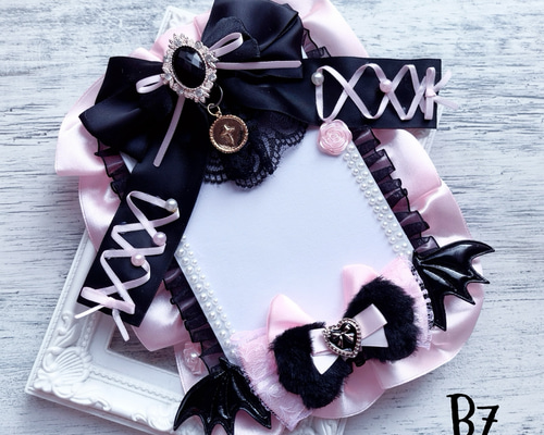 硬質カードケースデコ トレカケースデコ 地雷 ゴシック ピンク 黒 名刺