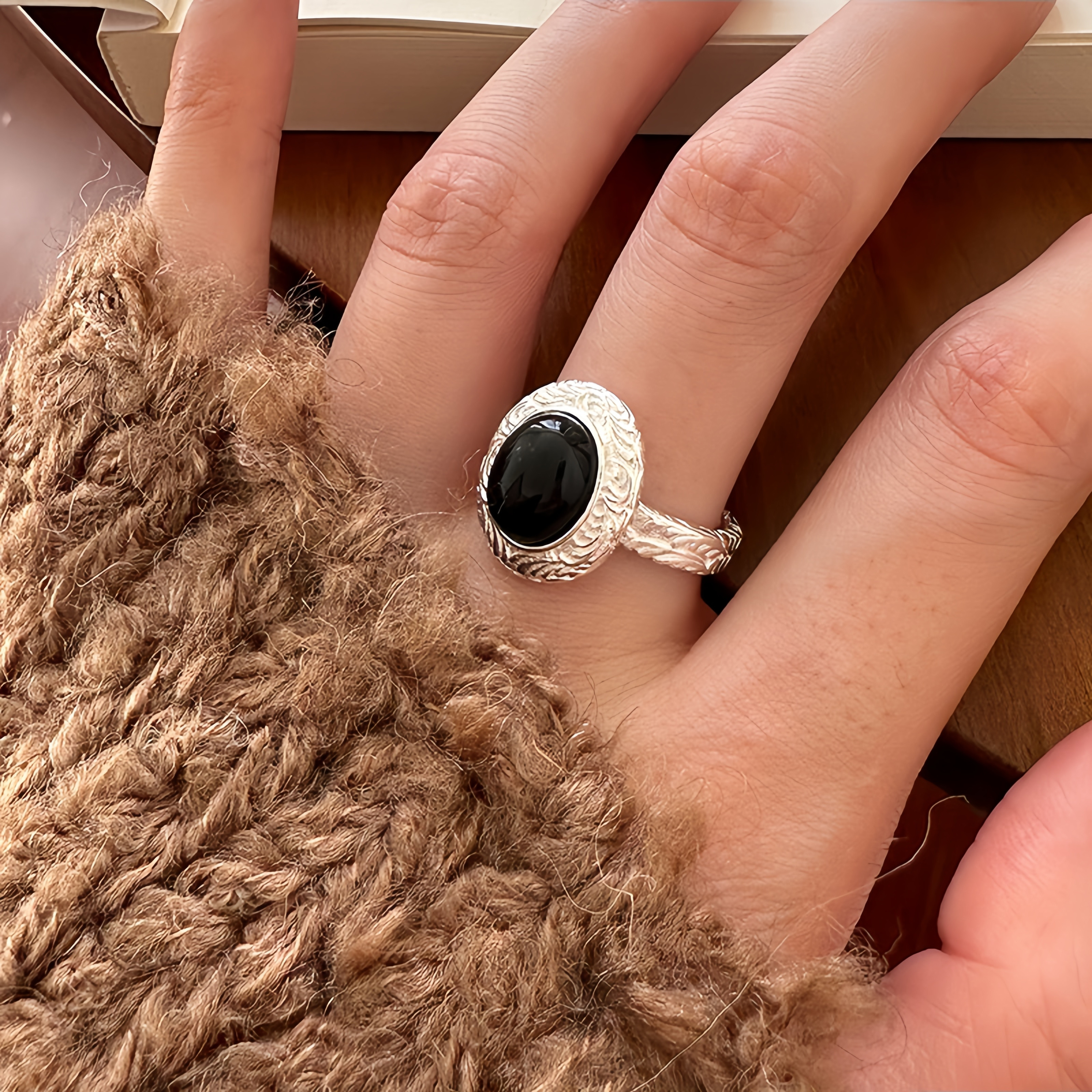 暗い光沢が軽奢感 ! |オニキス入り S925 純銀製指輪