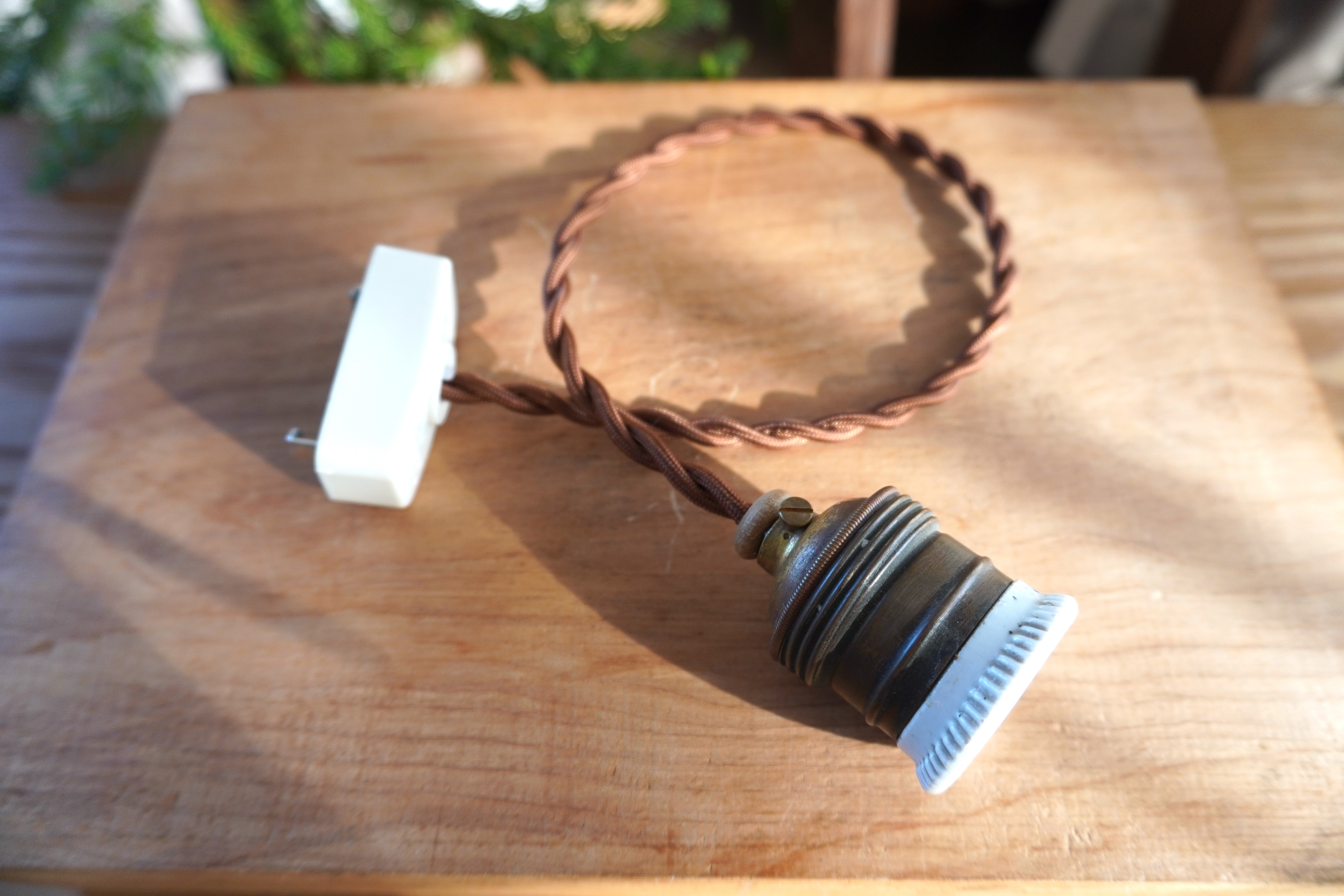 アンティーク ソケットランプ　■真鍮/ペンダント/照明/ライト/木製　B123