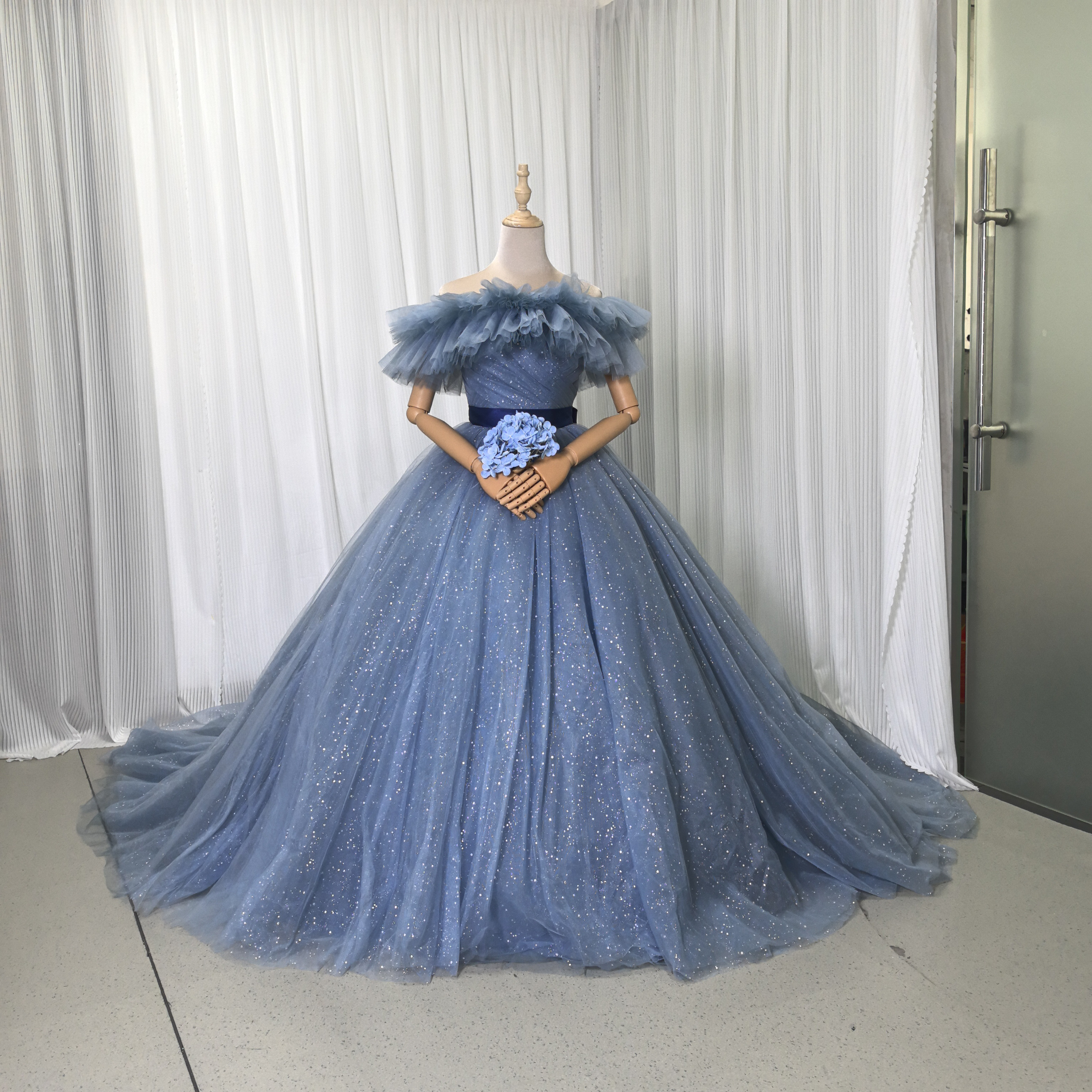 送料無料！カラードレス オフショルダー グリッタードレス ブルーグレー サッシュベルト  ブライダル