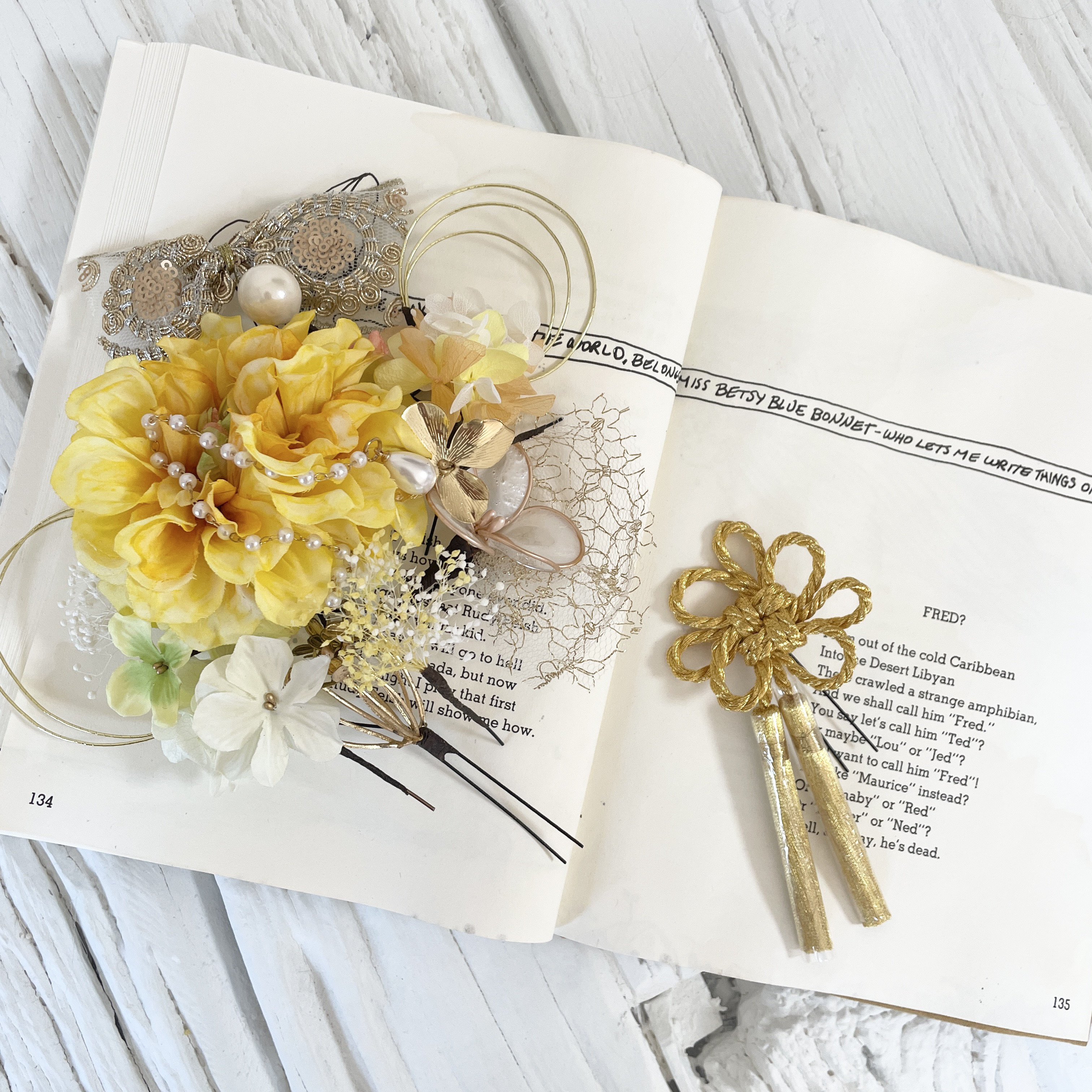 和装髪飾り　ヘッドドレス　水引×金箔×リボン