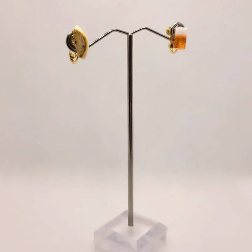 小さいシリーズ ビールと餃子 ピアス（スタッド・一粒） ☆HAPPY