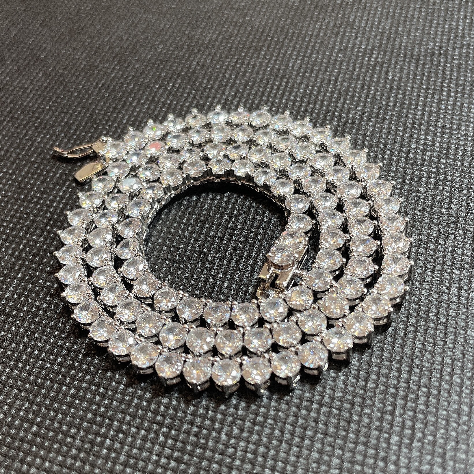 テニスチェーンネックレス 人工ダイヤモンド テニスチェーンネックレス 人工ダイヤモンド Amazon.co.jp