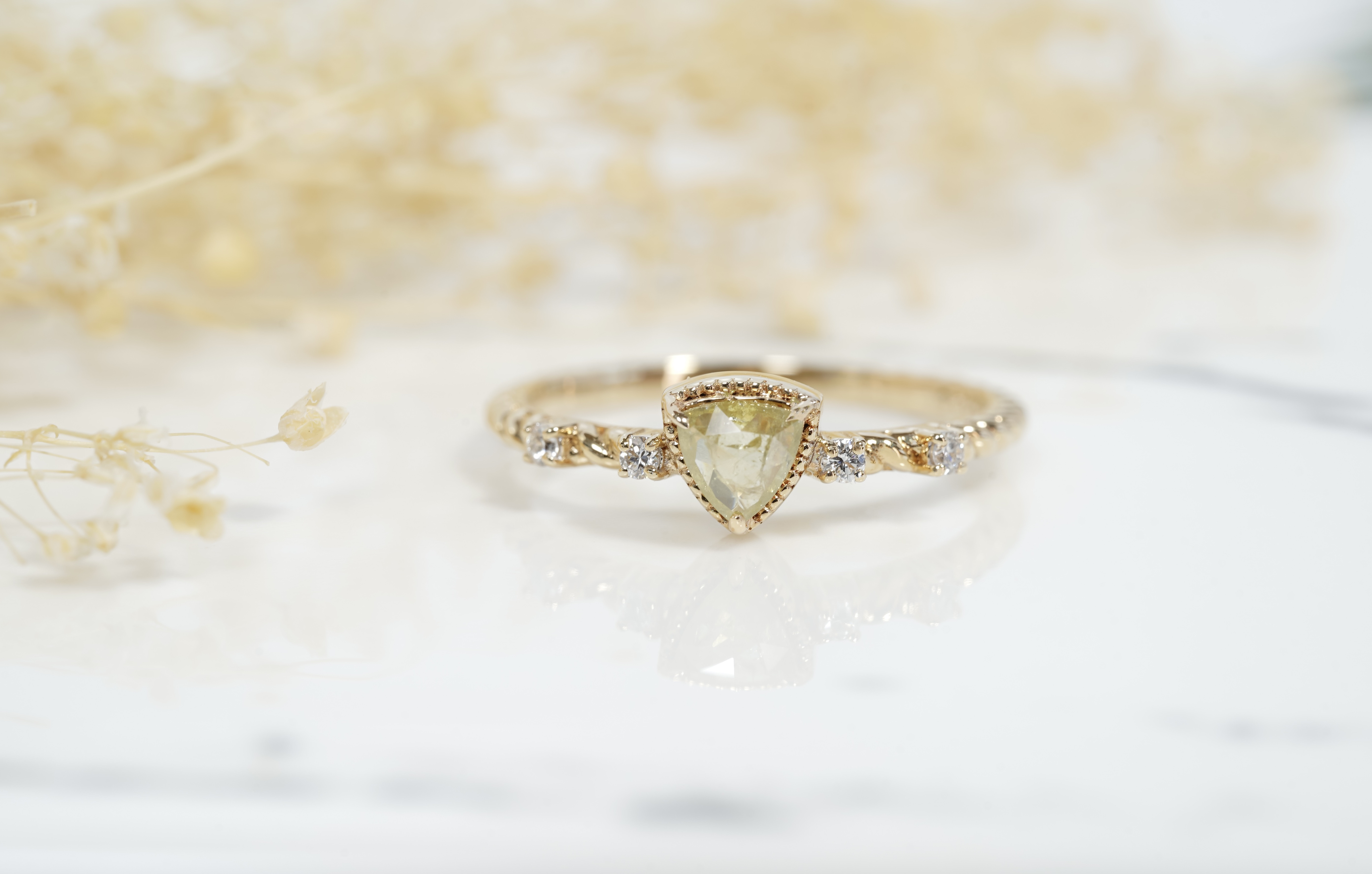 K10YG 『ゆらめく輝き』トリリアントローズカット天然ダイヤモンド リング