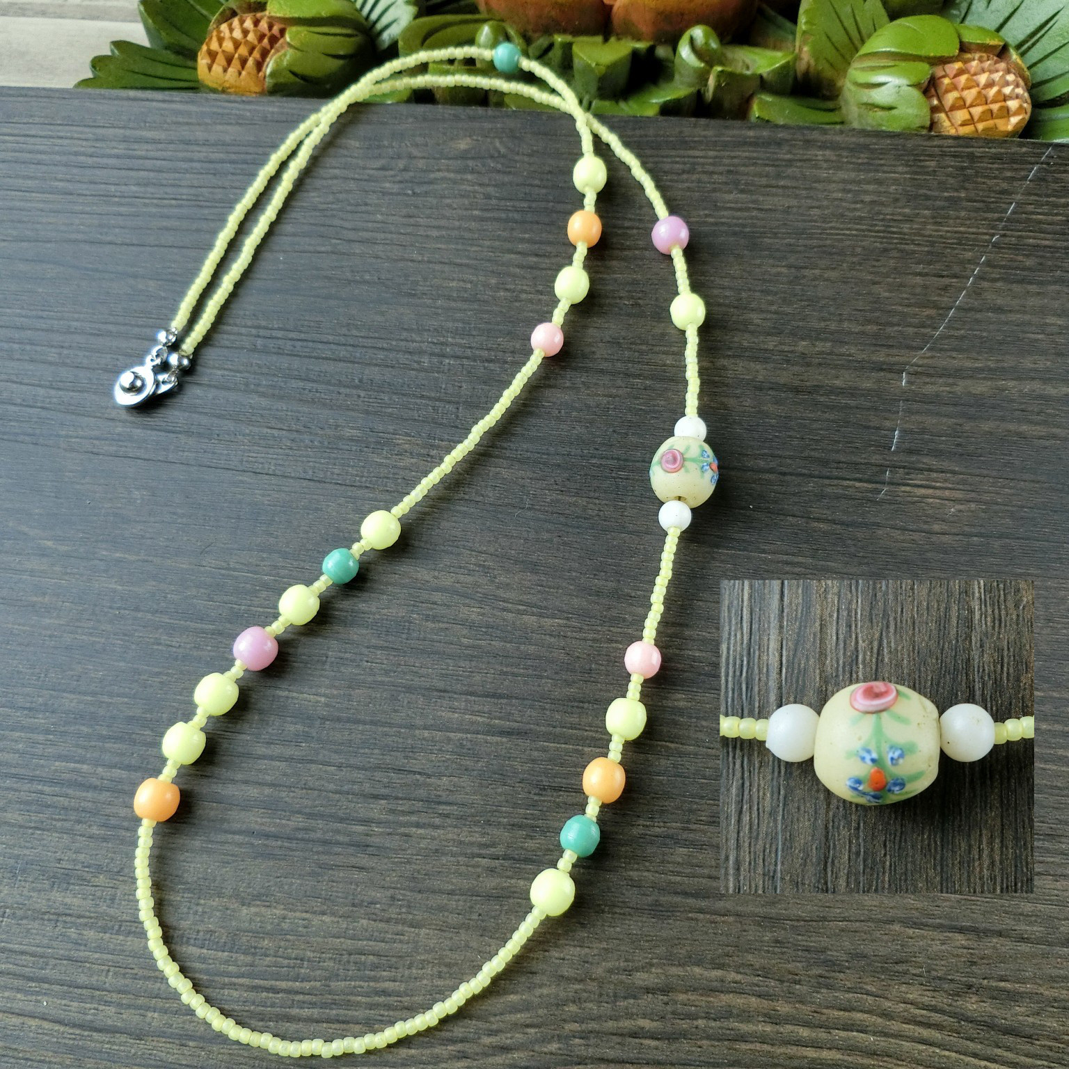 薔薇とわすれな草のファンシービーズとボヘミアンビーズのロングネックレス