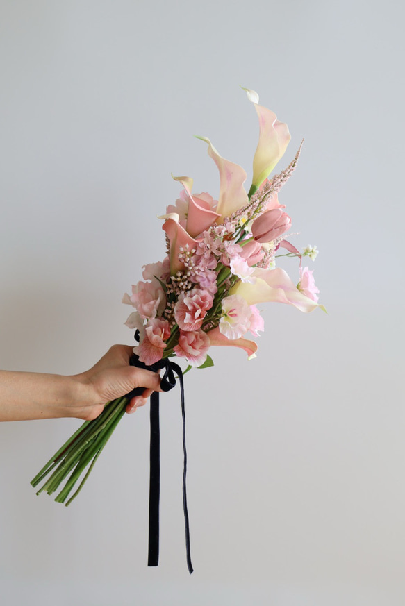 大人婚の格を上げるピンクブーケ／白ドレス／ブラックドレス／アーム