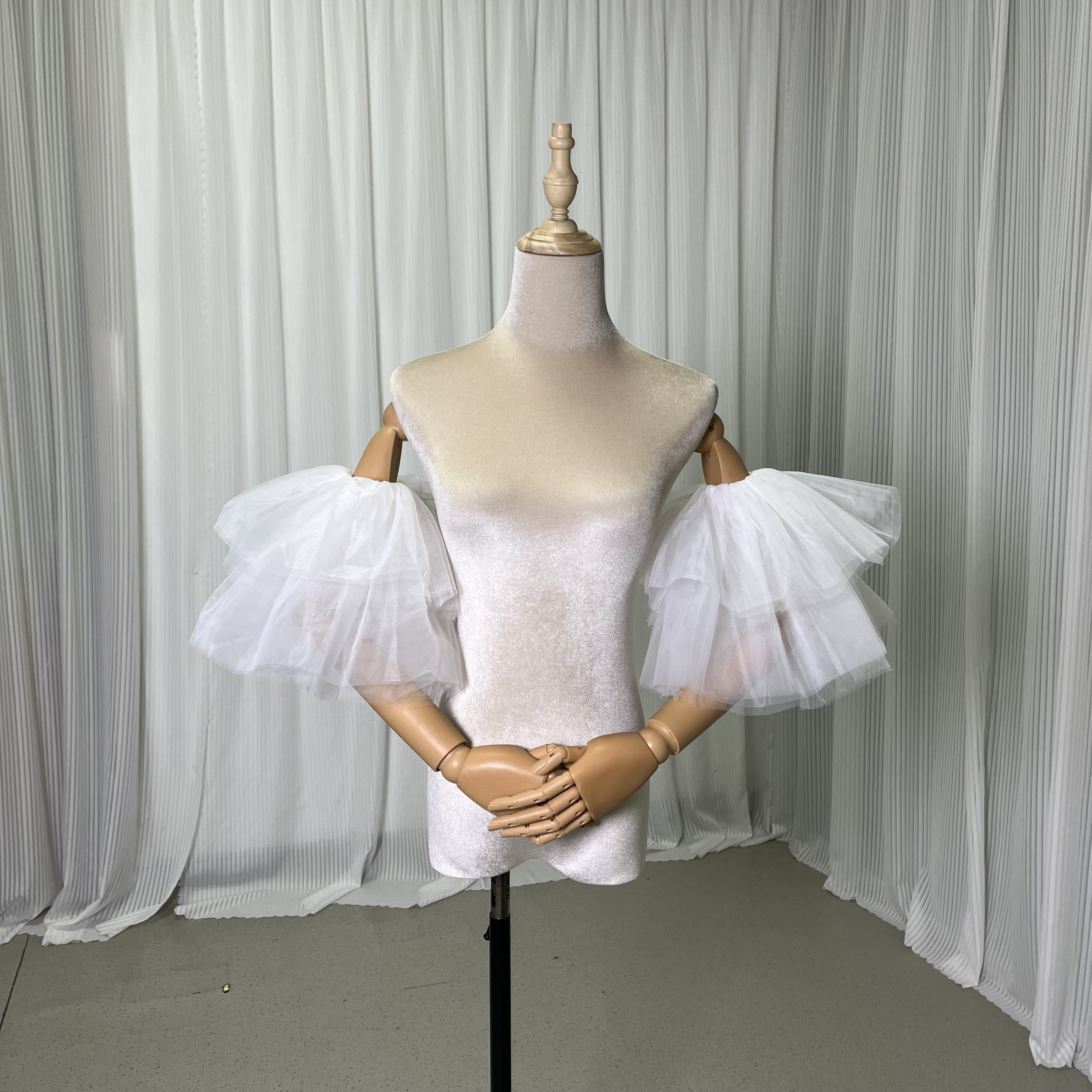 送料無料！取り外し袖 ストレッチ スリット フリル袖 可愛い オフホワイト 花嫁/ウェディングドレス