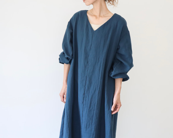【全２２色】ふわふわ厚みが2倍！厚手ダブルガーゼワンピース／ボリューム袖のバックタックVネックリラクシングワンピース 6枚目の画像