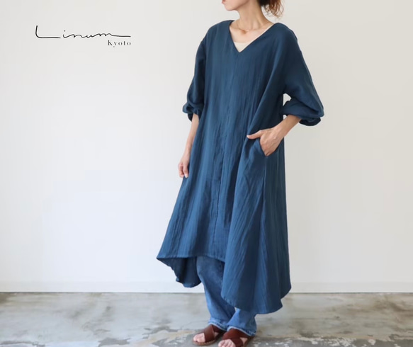 【全２２色】ふわふわ厚みが2倍！厚手ダブルガーゼワンピース／ボリューム袖のバックタックVネックリラクシングワンピース 1枚目の画像