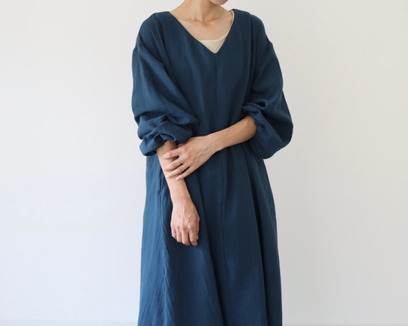 【全２２色】ふわふわ厚みが2倍！厚手ダブルガーゼワンピース／ボリューム袖のバックタックVネックリラクシングワンピース 9枚目の画像